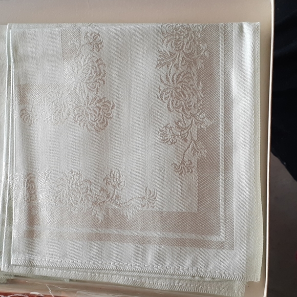Toyobo Damask Napkins - 8 Count - Picture 4 of 5